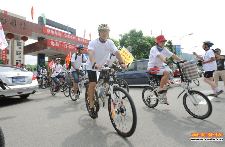 12-车队出发.jpg