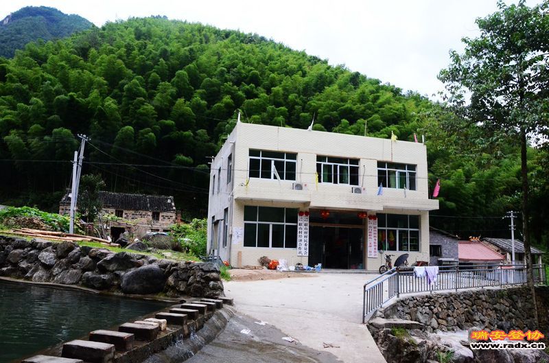 天然游泳池