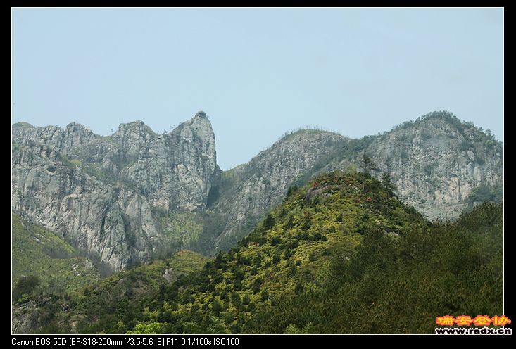 连绵十二峰。