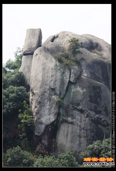 象鼻岩。