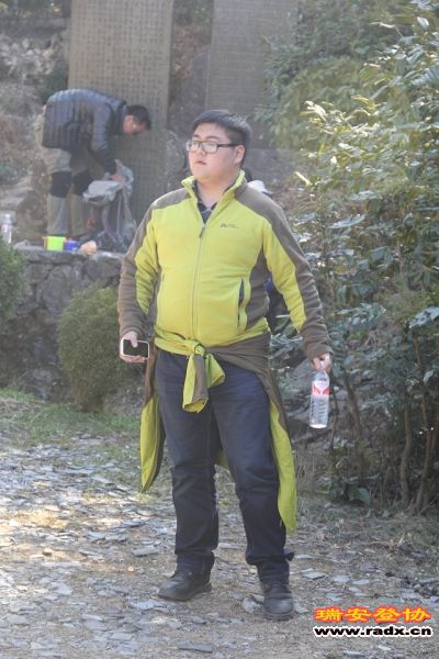 psbCAVNJMR8.jpg