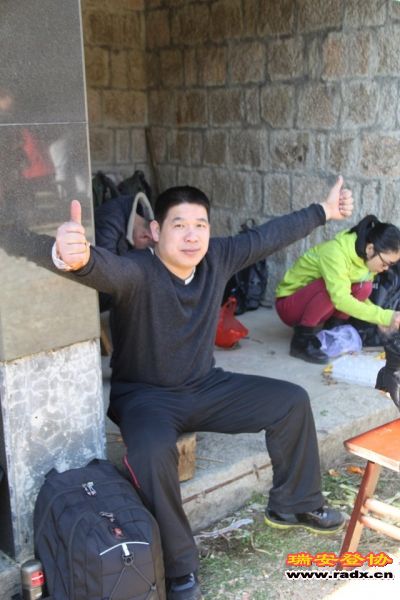 psbCAB8TUUK.jpg