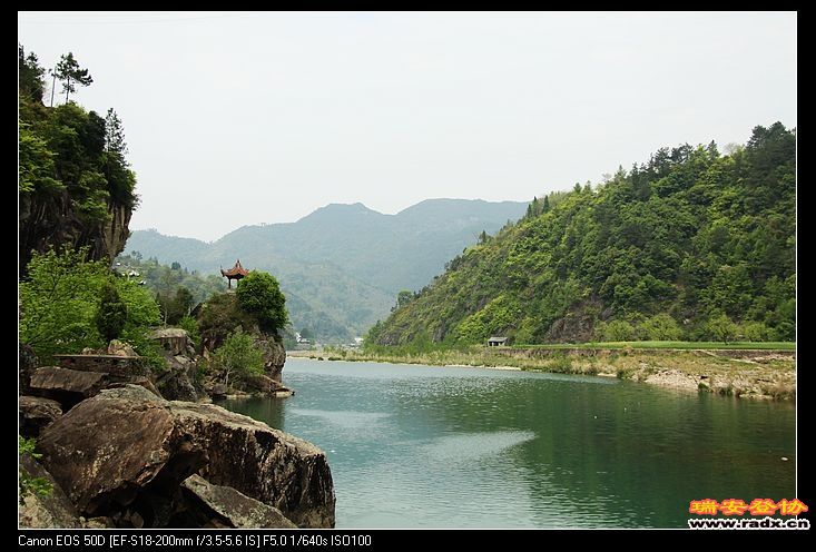 村口风景如画