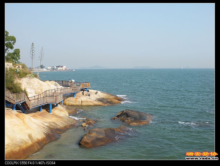 海边游步道。