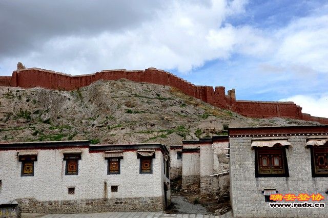 白居寺里面，古老的藏传佛教风格建筑。1.jpg