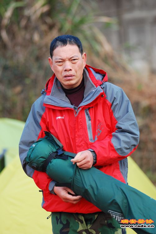 老大哥貌似有点不高兴，怎么，只允许你拍别人？.jpg