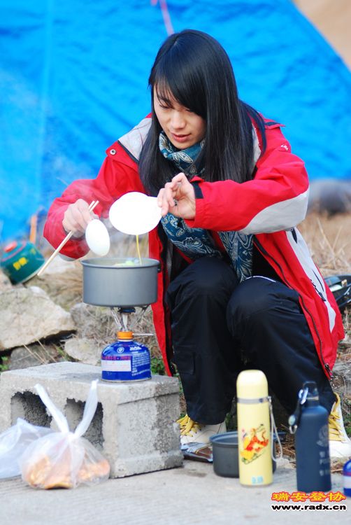 专注做早餐.jpg