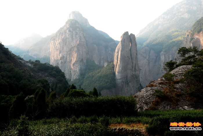 106-以雁荡标志性山景剪刀峰，结束一次活动.jpg